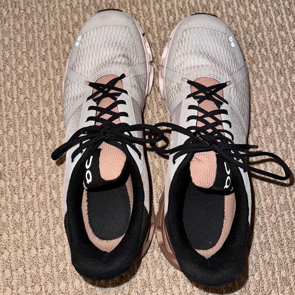 Size 10 Women’s On Cloud Clouflyers